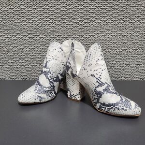 COMFORT Women's White Faux Snakeskin High Heel Ankle Boots Size 7 M
